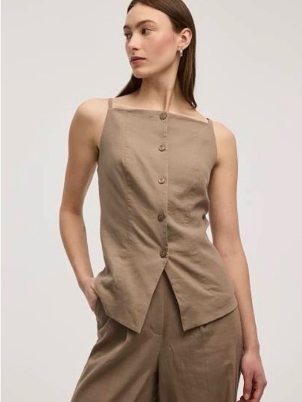 Reitmans Square Neck Linen Blend Sleeveless Top in Taupe
